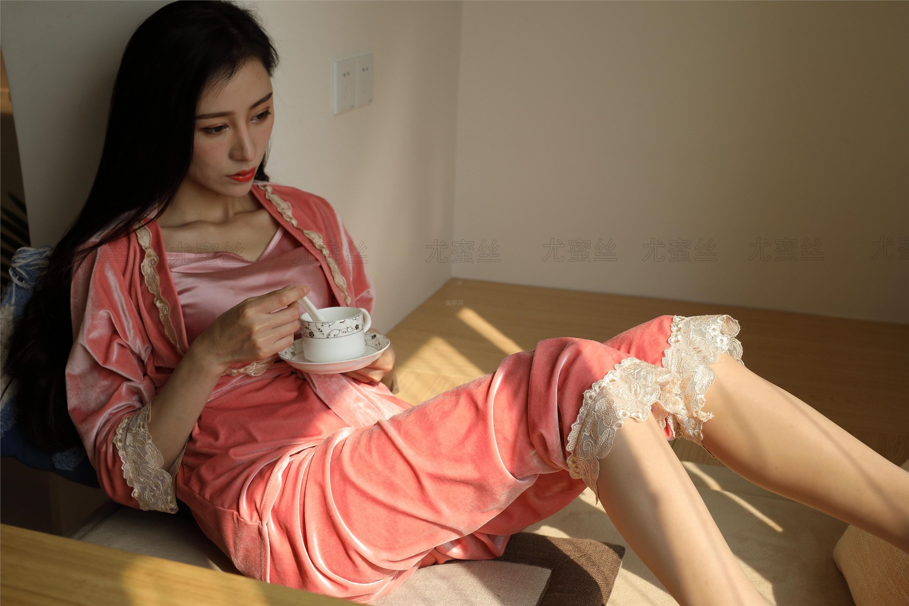 尤蜜丝 穿搭写真 NO.028